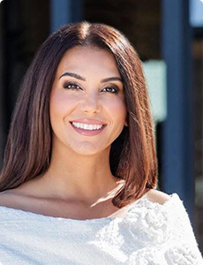 Цветелина Николова